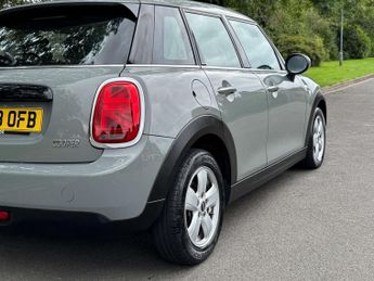 MINI HATCH 1.5 Cooper Auto 5dr