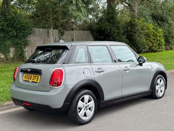 MINI HATCH 1.5 Cooper Auto 5dr