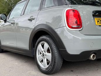 MINI HATCH 1.5 Cooper Auto 5dr