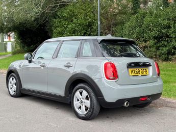 MINI HATCH 1.5 Cooper Auto 5dr