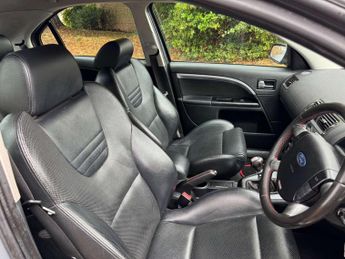 Ford Mondeo 3.0 Mondeo ST220 5dr
