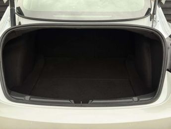 TESLA MODEL 3 Model 3 Standard Range + 4dr
