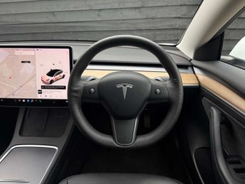 TESLA MODEL 3 Model 3 Standard Range + 4dr