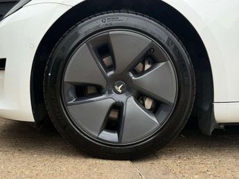 TESLA MODEL 3 Model 3 Standard Range + 4dr