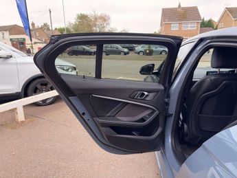 BMW 1 SERIES 2.0 118d M Sport Auto 5dr
