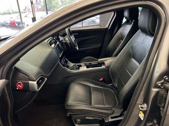 JAGUAR XE 2.0 XE R-Sport i Auto 4dr
