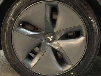 TESLA MODEL 3 Model 3 Long Range AWD 4WD 4dr