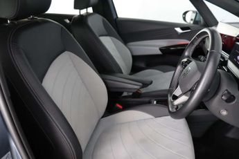 Volkswagen ID.3 Pro Performance 58kWh Family Hatchback 5dr Electric Auto (204 ps
