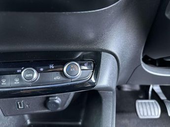 VAUXHALL CORSA Corsa E Elite Premium 5dr
