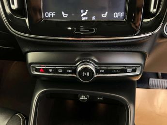 VOLVO XC40 2.0 XC40 Inscription D3 AWD Auto 4WD 5dr
