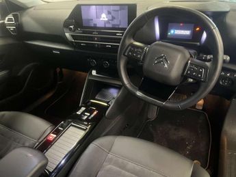CITROEN C4 X e-C4 X Shine + 4dr