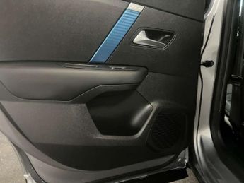 CITROEN C4 X e-C4 X Shine + 4dr
