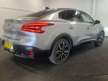 CITROEN C4 X e-C4 X Shine + 4dr