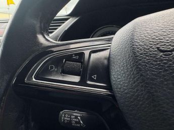SKODA SUPERB 2.0 Superb Laurin & Klement TDI Semi-Auto 5dr