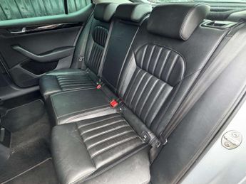 SKODA SUPERB 2.0 Superb Laurin & Klement TDI Semi-Auto 5dr