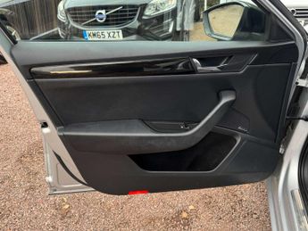 SKODA SUPERB 2.0 Superb Laurin & Klement TDI Semi-Auto 5dr