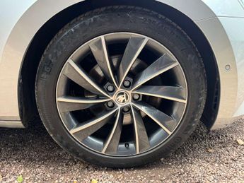 SKODA SUPERB 2.0 Superb Laurin & Klement TDI Semi-Auto 5dr