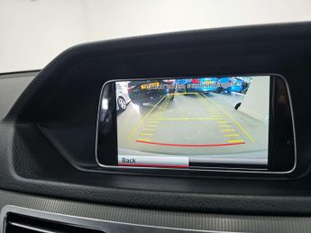 MERCEDES-BENZ E-CLASS 2.0 E250 SE Auto 4dr