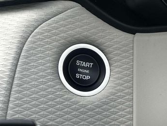 Land Rover RANGE ROVER VELAR 2.0 Range Rover Velar S D180 Auto 4WD 5dr