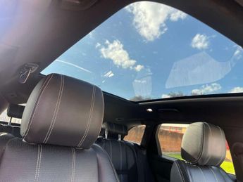 Land Rover RANGE ROVER VELAR 2.0 Range Rover Velar R-Dynamic S D240 Auto 4WD 5dr