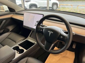 TESLA MODEL 3 Model 3 Standard Range + 4dr