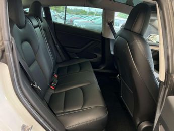 TESLA MODEL 3 Model 3 Standard Range + 4dr