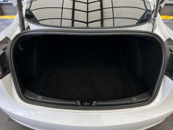 TESLA MODEL 3 Model 3 Standard Range + 4dr