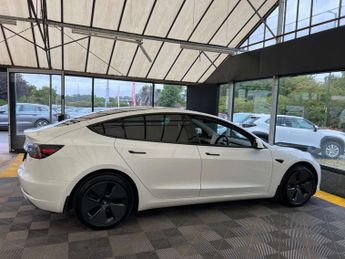 TESLA MODEL 3 Model 3 Standard Range + 4dr