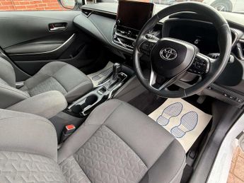 TOYOTA Corolla 1.8 VVT-h GPF Icon Tech Hatchback 5dr Petrol Hybrid CVT Euro 6 (