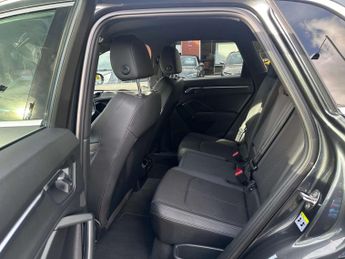AUDI Q3 1.5 Q3 S Line 35 TFSI Semi-Auto 5dr