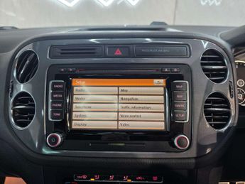 Volkswagen TIGUAN 2.0 TDI BlueMotion Tech R-Line SUV 5dr Diesel DSG 4WD Euro 5 (s/