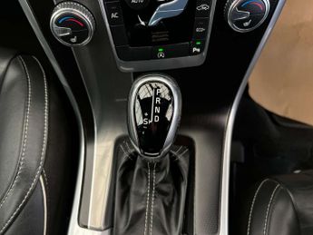 VOLVO XC60 2.0 XC60 R-Design Luxury Nav D4 Auto 5dr