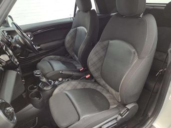 MINI CONVERTIBLE 1.5 Cooper Auto 2dr