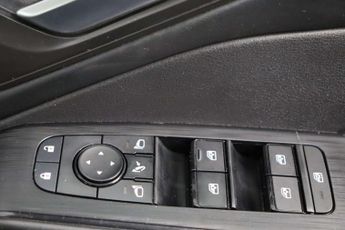 Nissan Qashqai 1.3 DIG-T MHEV N-Connecta SUV 5dr Petrol Hybrid XTRON Euro 6 (s/