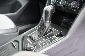 VOLKSWAGEN TIGUAN 2.0 Tiguan R-Line TDI BlueMotion Technology 4Motion Semi-Auto 4W