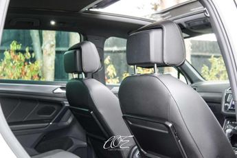 VOLKSWAGEN TIGUAN 2.0 Tiguan R-Line TDI BlueMotion Technology 4Motion Semi-Auto 4W