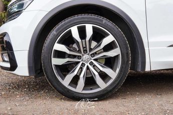 VOLKSWAGEN TIGUAN 2.0 Tiguan R-Line TDI BlueMotion Technology 4Motion Semi-Auto 4W
