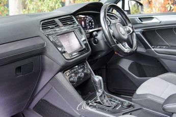 VOLKSWAGEN TIGUAN 2.0 Tiguan R-Line TDI BlueMotion Technology 4Motion Semi-Auto 4W