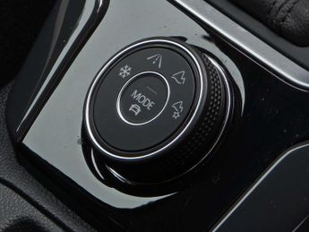 VOLKSWAGEN T-ROC 2.0 T-Roc SEL TSi 4Motion Semi-Auto 4WD 5dr