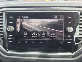VOLKSWAGEN T-ROC 2.0 T-Roc SEL TSi 4Motion Semi-Auto 4WD 5dr