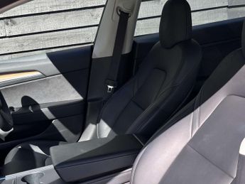 TESLA MODEL 3 Model 3 Standard Range + 4dr