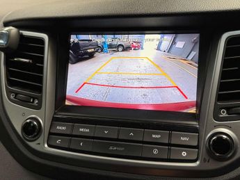 Hyundai TUCSON 2.0 Tucson Premium CRDi Auto 4WD 5dr