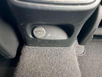 VOLVO XC40 2.0 XC40 R-Design D3 Auto 5dr
