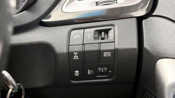 HYUNDAI SANTA FE 2.2 CRDi Premium SUV 5dr Diesel Auto 4WD Euro 5 (7 seat) (194 bh