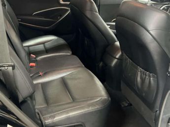 HYUNDAI SANTA FE 2.2 CRDi Premium SUV 5dr Diesel Auto 4WD Euro 5 (7 seat) (194 bh