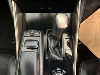 LEXUS IS 2.5 IS 300h SE CVT 4dr
