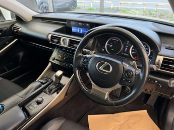 LEXUS IS 2.5 IS 300h SE CVT 4dr