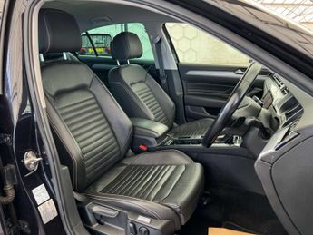 VOLKSWAGEN PASSAT 1.5 Passat SEL TSi Evo Semi-Auto 4dr