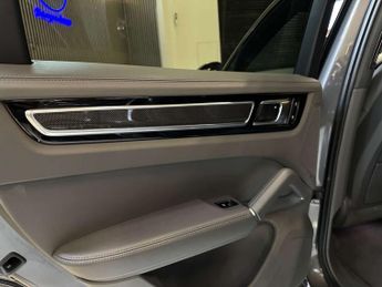 PORSCHE CAYENNE 3.0 Cayenne V6 E-Hybrid Auto 4WD 5dr