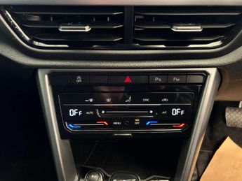 VOLKSWAGEN T-ROC 1.5 T-Roc Life TSI Semi-Auto 5dr